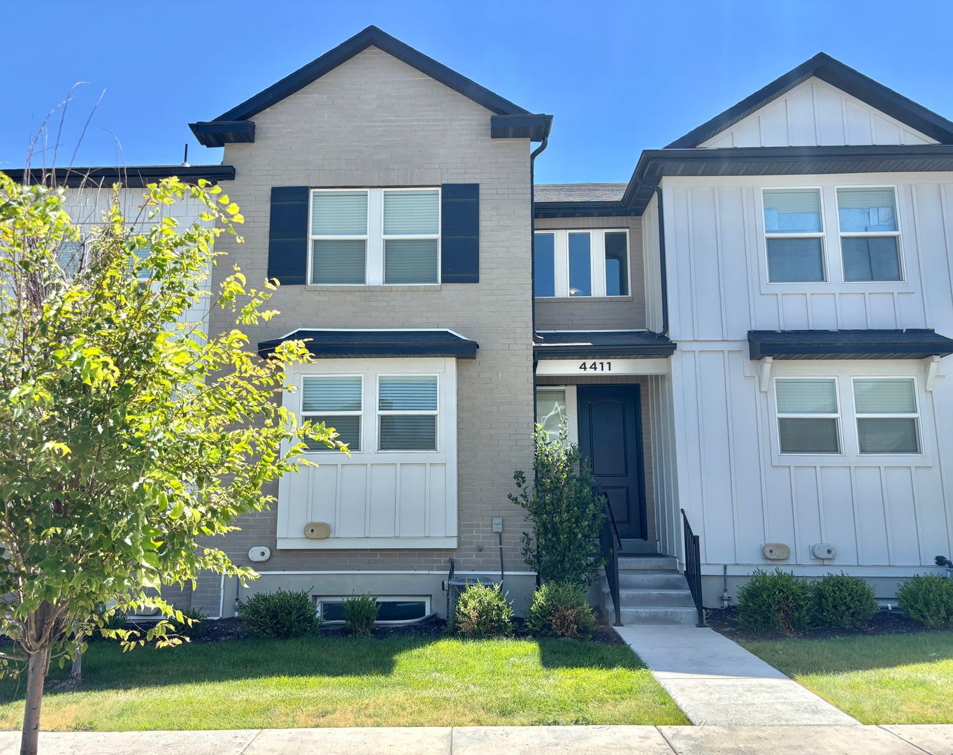 Modern Townhome at Mountain Ridge! – photo 1