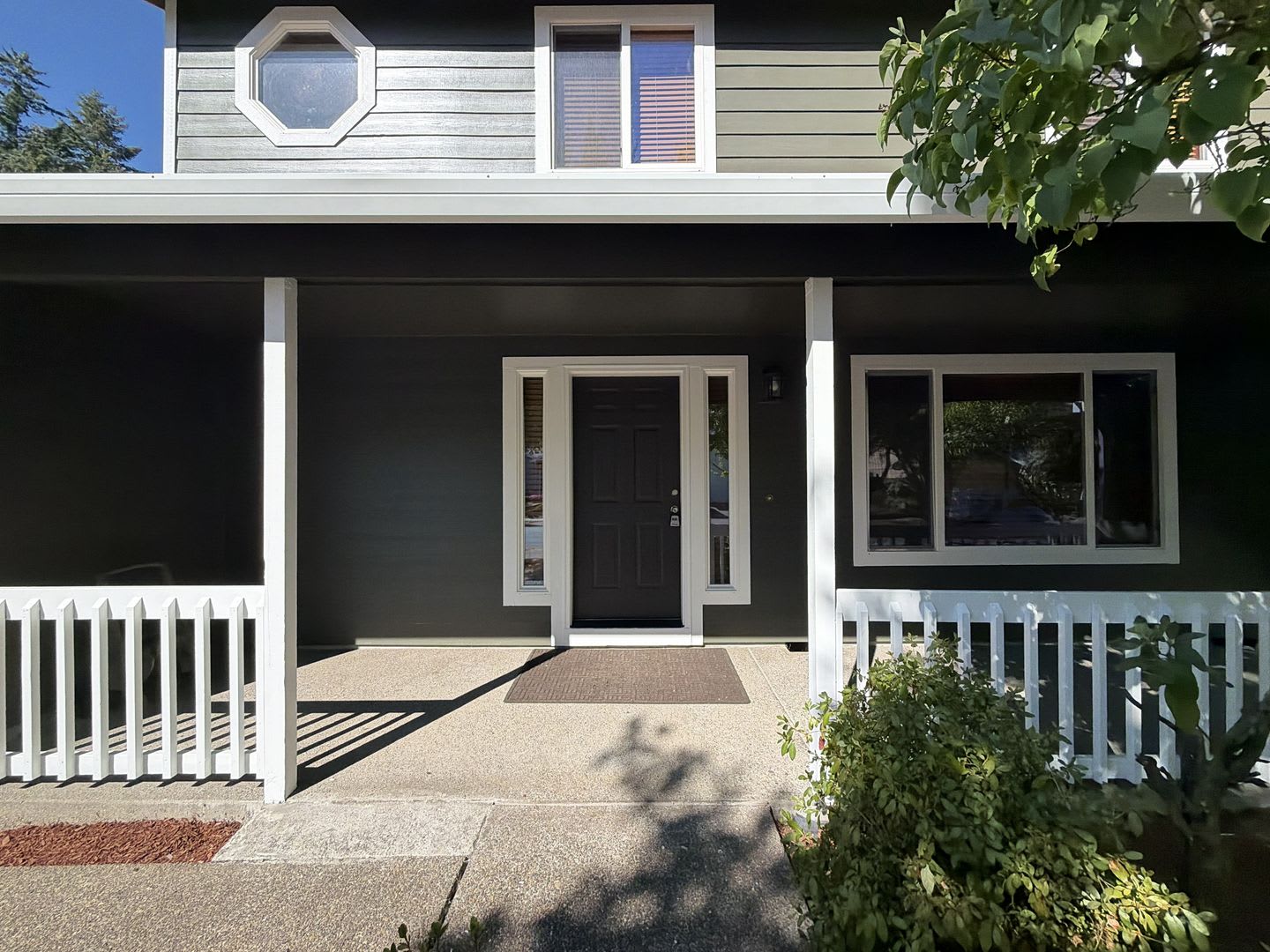 Spacious 4 Bedroom Beaverton Home with 2-Car Garage, Open Kitchen, Two Living Areas & Large Backyard – photo 3