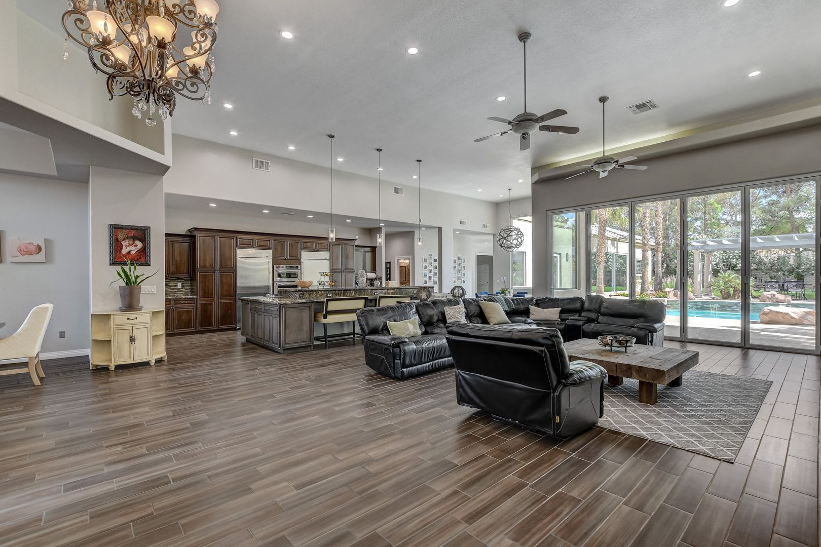 A luxurious 5 Bedroom House with a Casita & a Sparkling pool at Ten Oaks Estates – photo 4