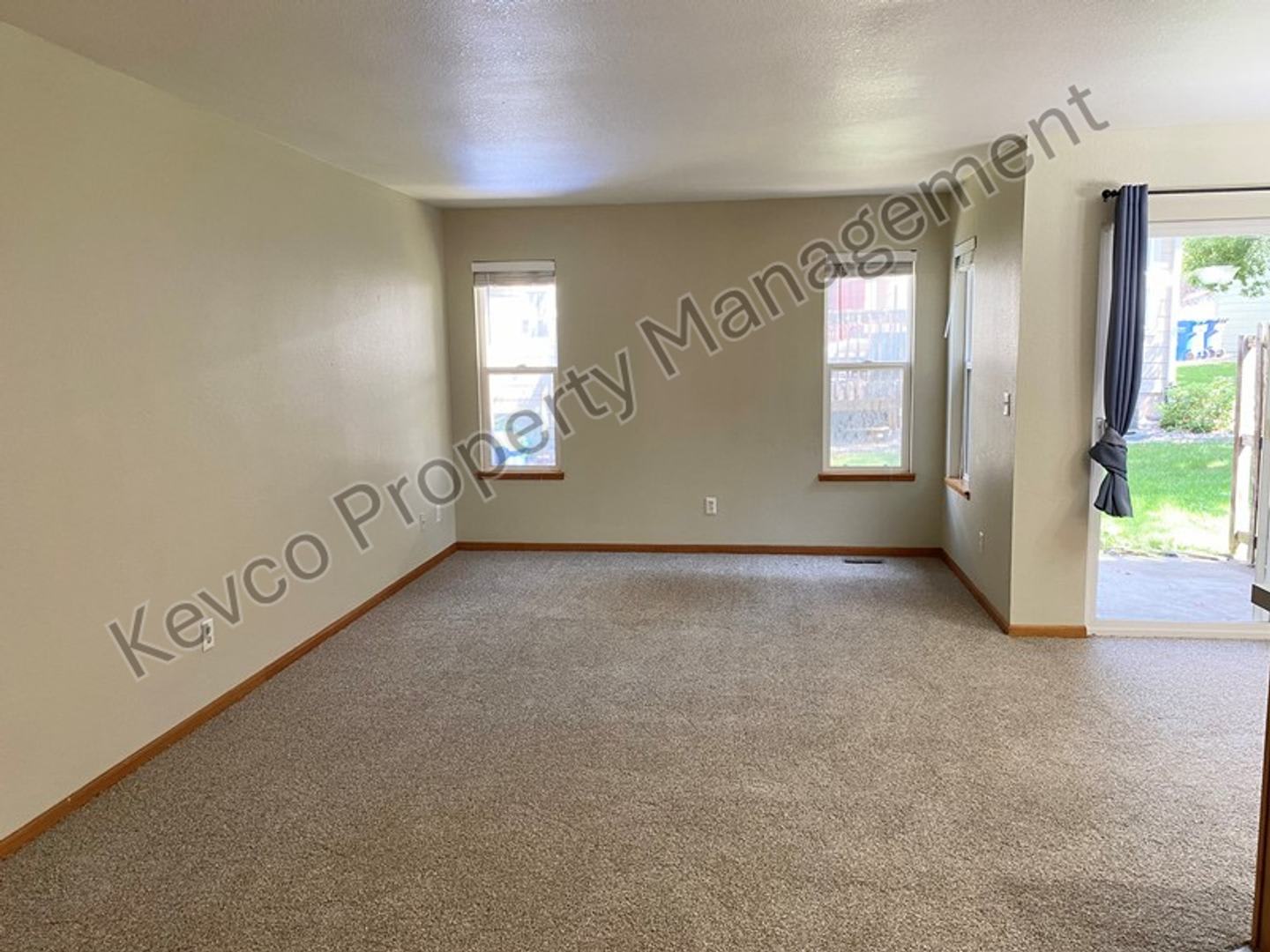 HUGE Townhouse near CSU – photo 5