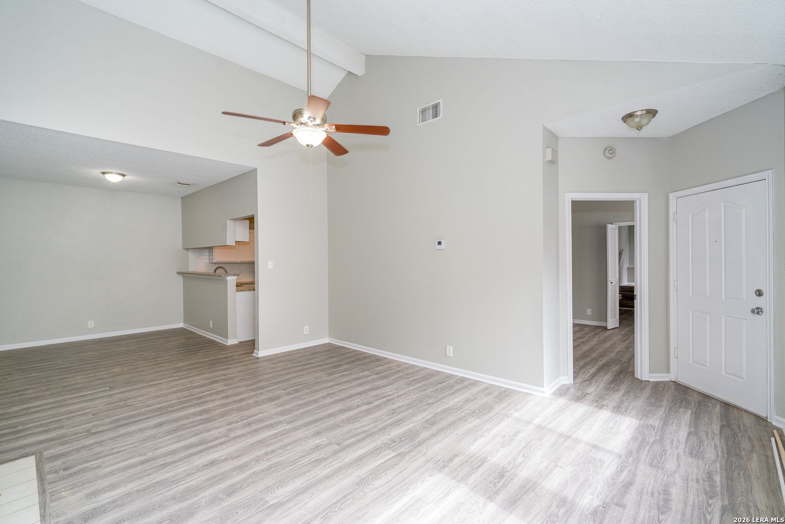BEAUTIFULLY UPDATED 3-BEDROOM HOME IN TIMBER RIDGE – photo 3