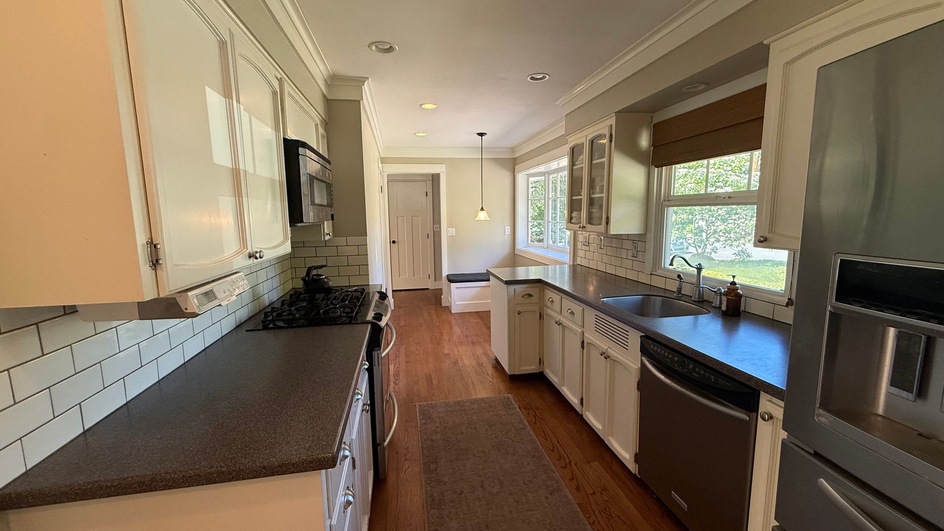 Spacious 4-Bedroom Home Plus Large Bonus Space – West Slope Vista Hills – photo 5
