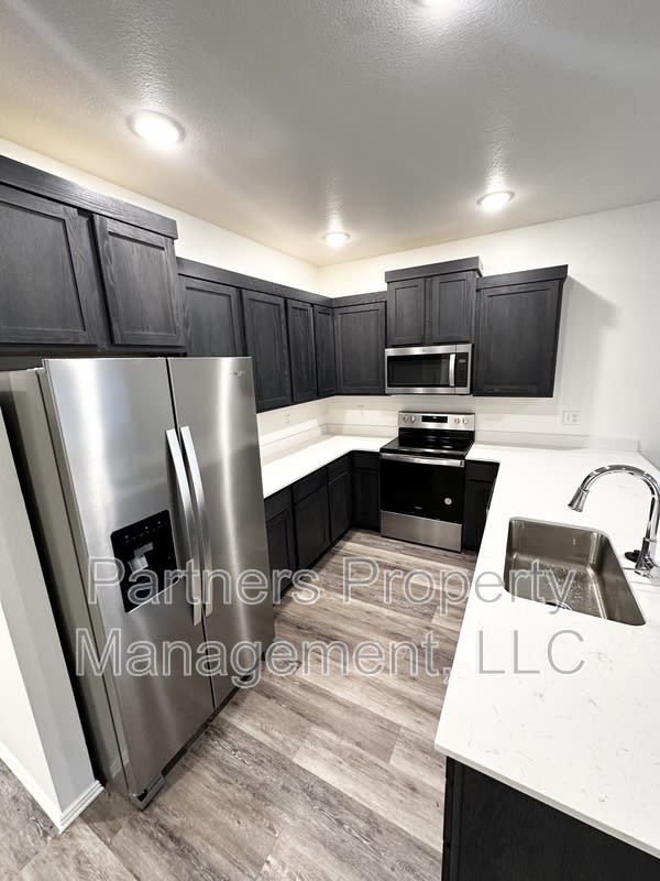 1067 South Benchmark Lane – photo 2