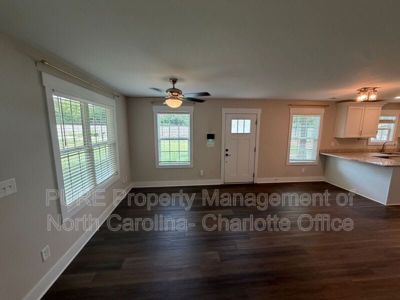 1204 W. Airline Ave – photo 3