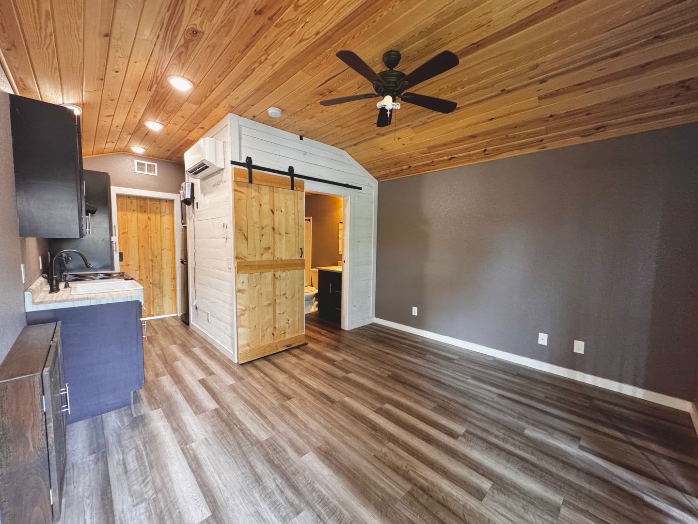 1 Bed/1 Bath Tiny Home • Sulphur Rock – photo 3