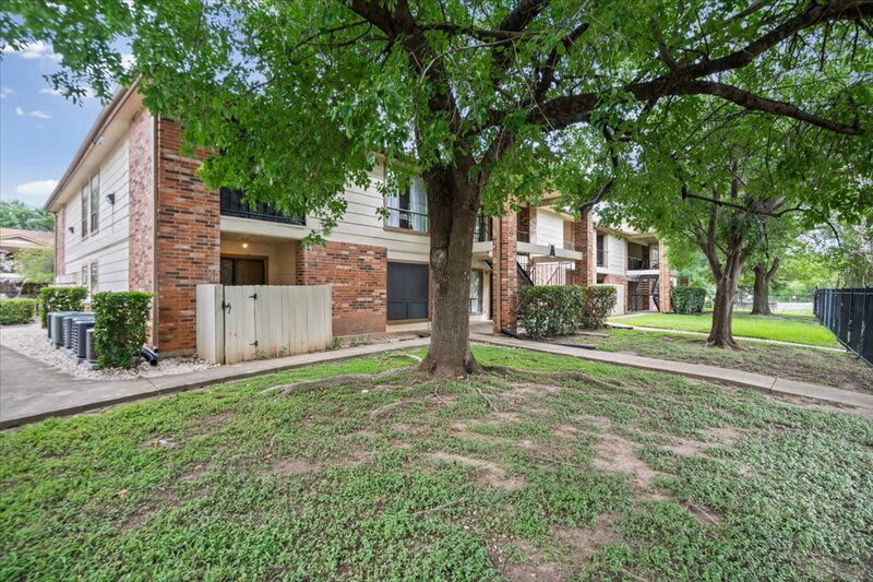1705 Crossing Place – photo 2