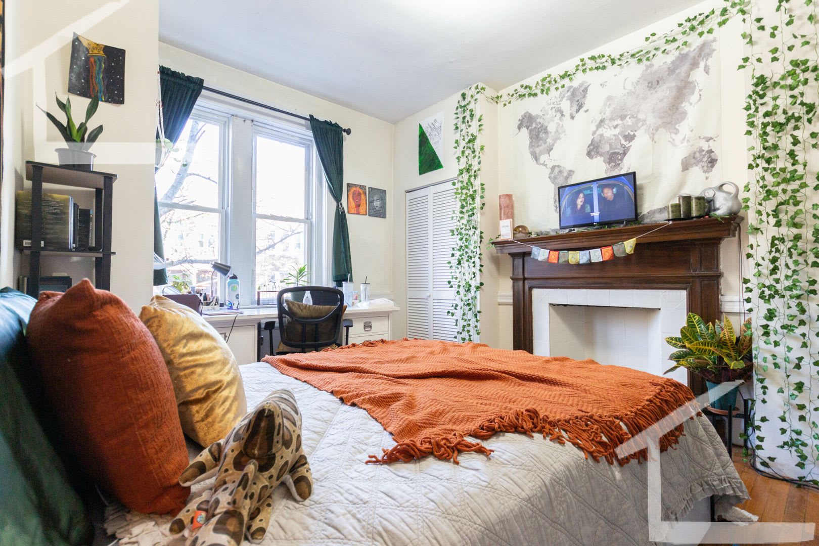 Charming 3 Bedroom-No Broker Fee – photo 3
