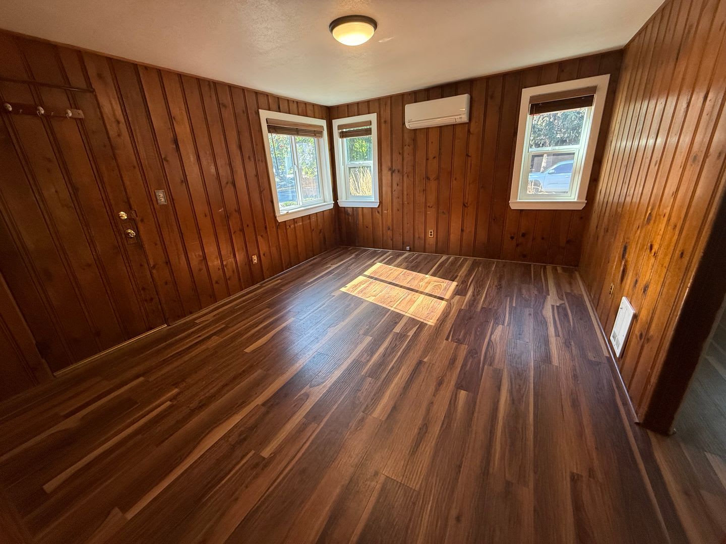 Adorable Downtown House, Newer Flooring/Paint/Appliances, A/C, Storage, Fenced Rear Yard – photo 2