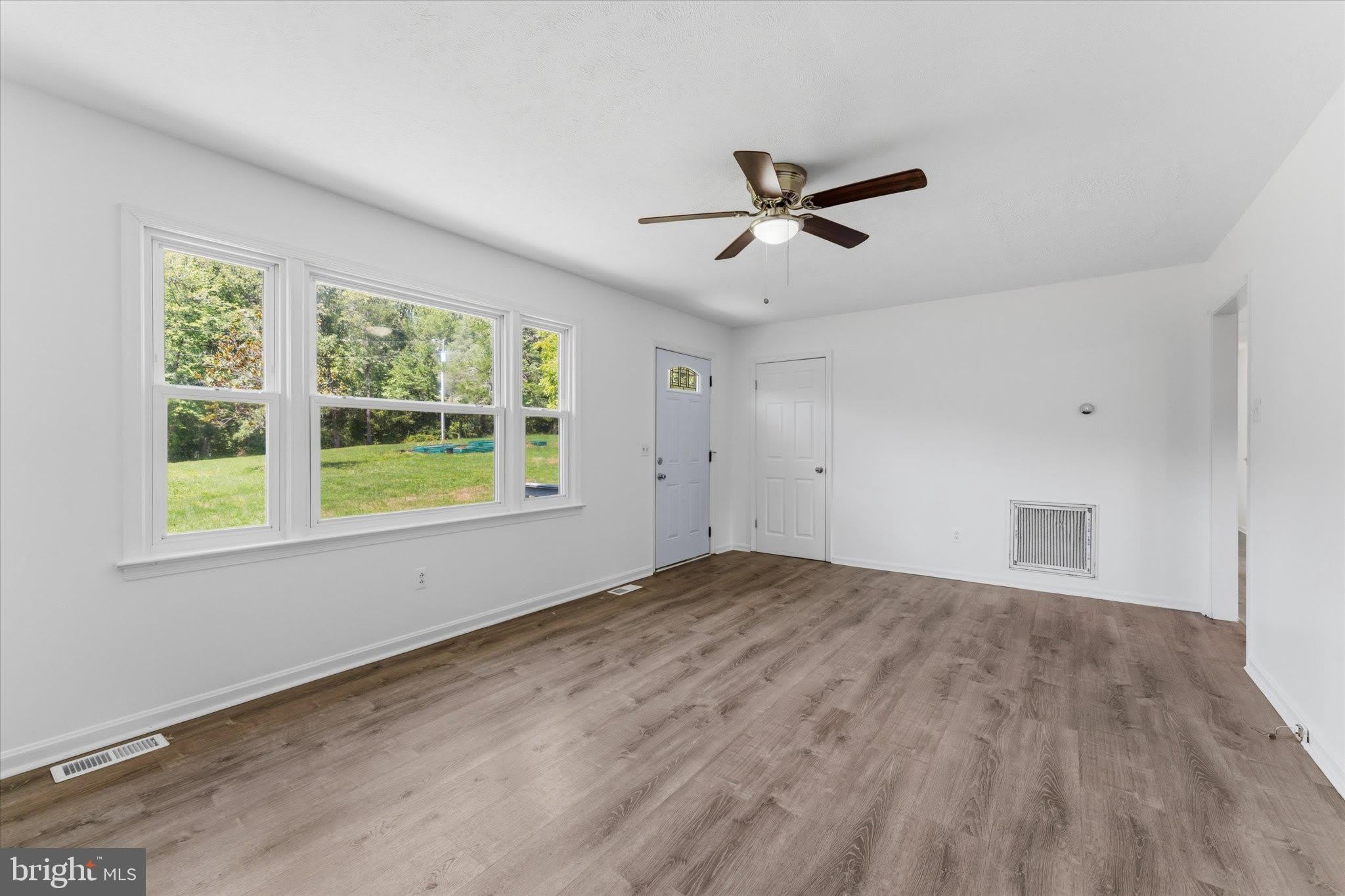 9359 PARADISE Road – photo 5