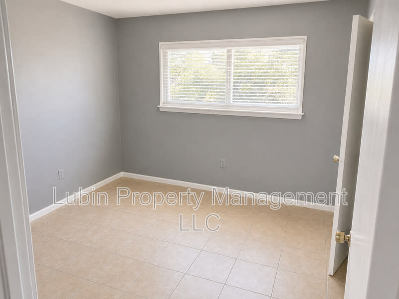 590 Blackhawk Rd – photo 4