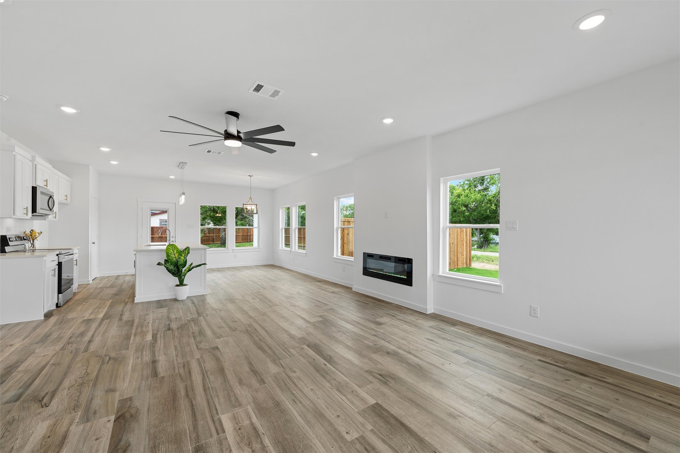 400 Luke Street – photo 2
