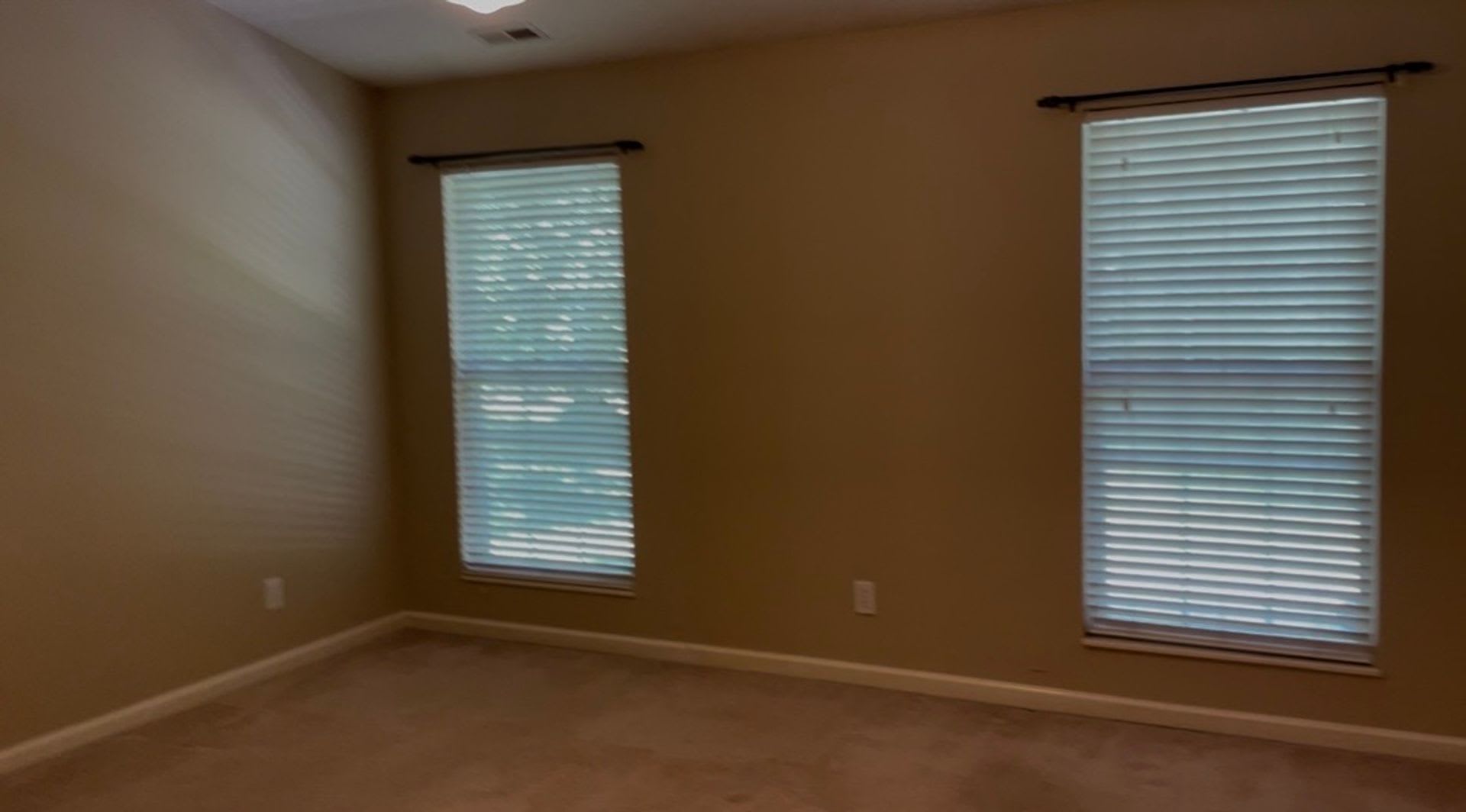 Farragut 2Br 2Ba One Level Condo – photo 4