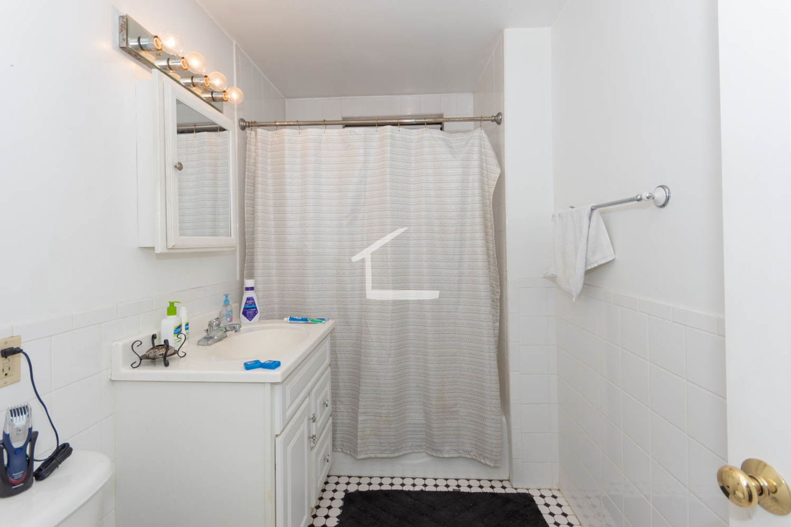 Large, Beautiful renovated 1 bed – photo 3