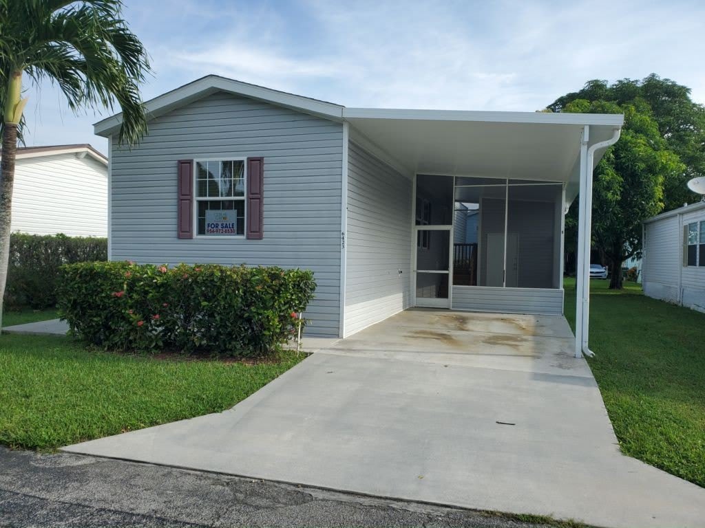 6423 NW 28th St – photo 1