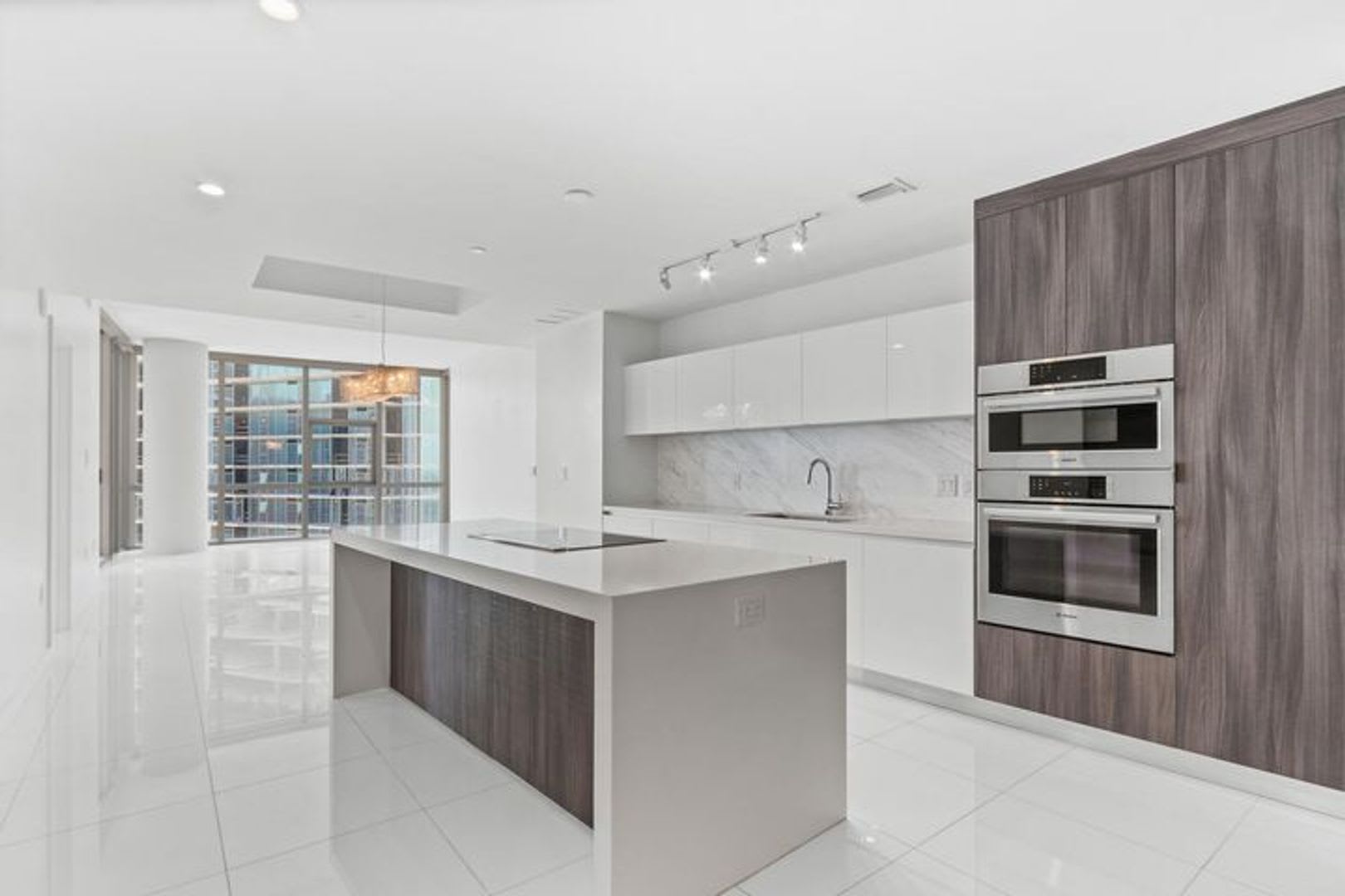 851 NE 1st Avenue 3512, Miami, FL 33132 – photo 2