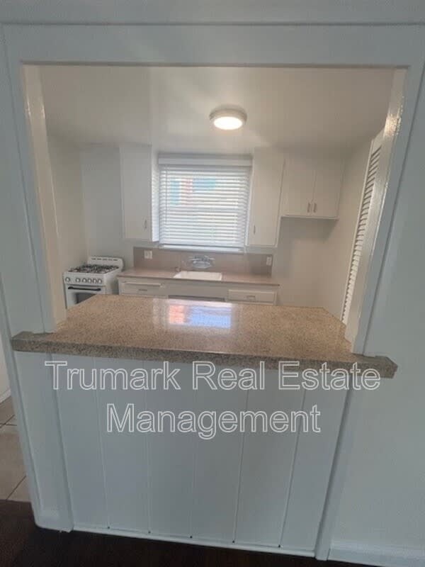 1253 S Glendale Ave – photo 2