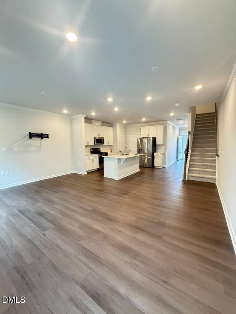 282 Paramount Drive – photo 4