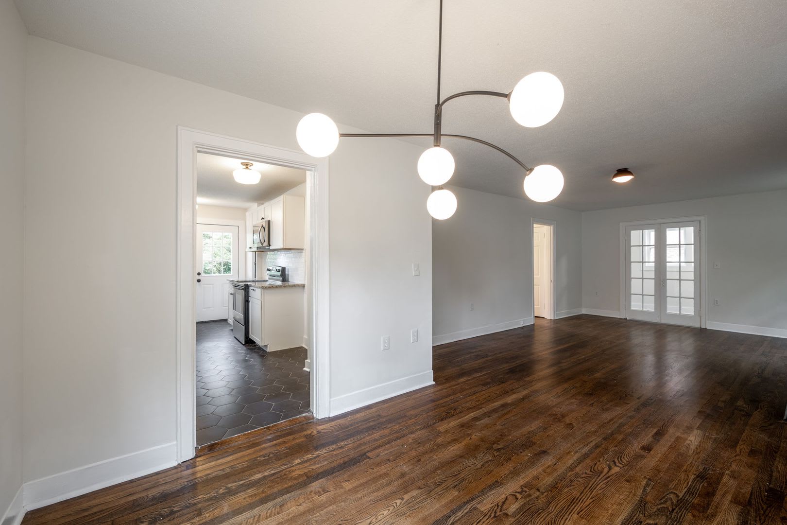 COMING SOON! Spacious 3BR/1BTH! – photo 5