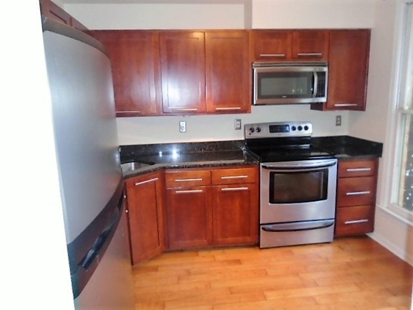 1211 S. Linwood Ave. Huge 3BR, 3.5BA Townhouse in Canton – photo 2