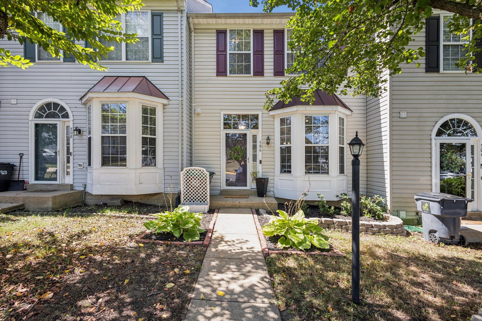 This Spacious 4 Bedroom 3 5 Bath Townhome Has Been Beautifully Refreshed And Is Ready For You To Make It Your Own In A Community Full Of Amenities – photo 2
