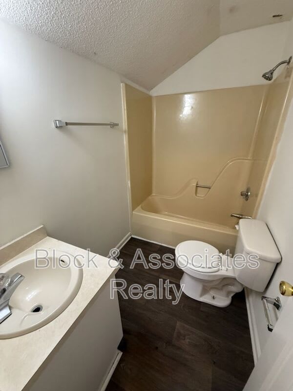120 W Presnell St – photo 5