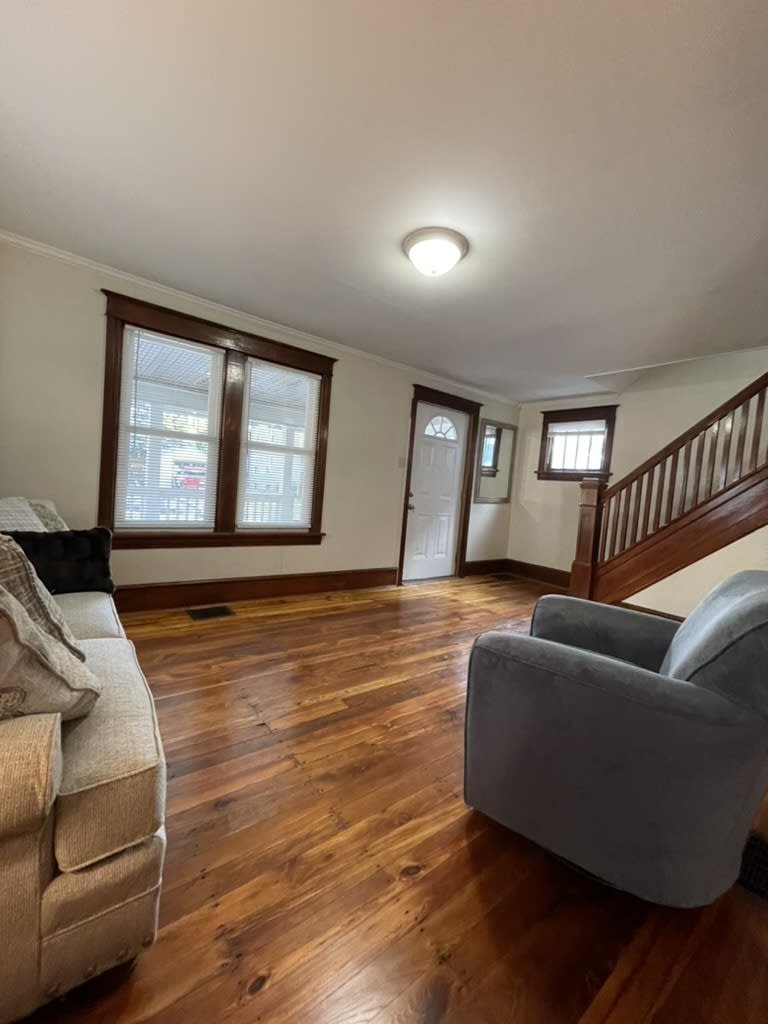 1204 Memorial Avenue – photo 4