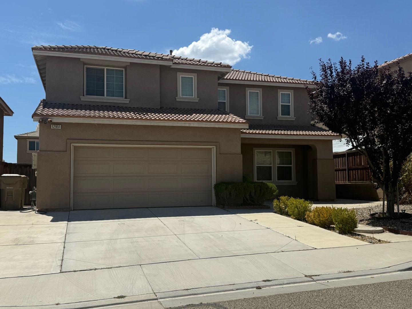 Coming Soon Oak Hills 4 Bedrooms 3 Baths 2 Story Home Solar Power – photo 1