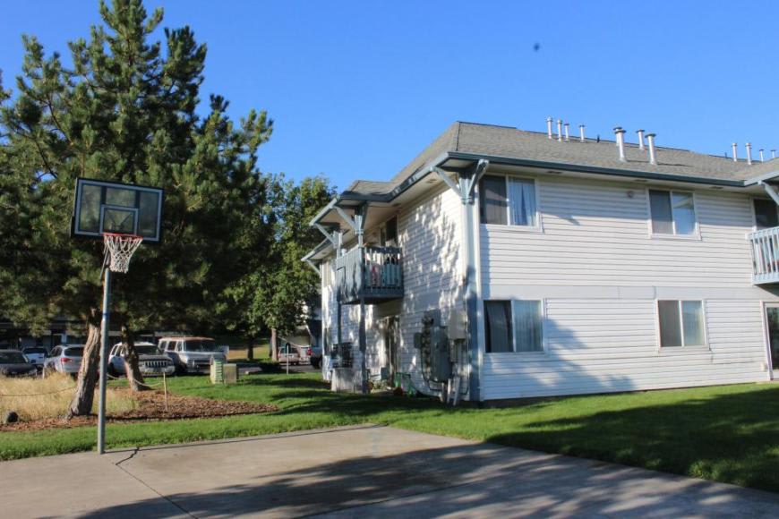 1875 White Ave. – photo 2