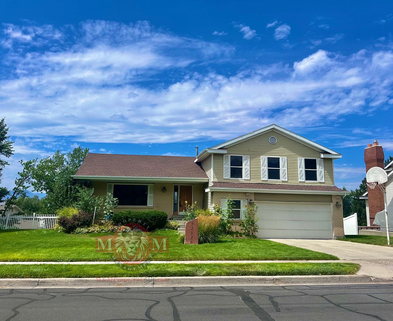4 Bed 3.5 Bath Beautiful Home In Sandy – photo 2