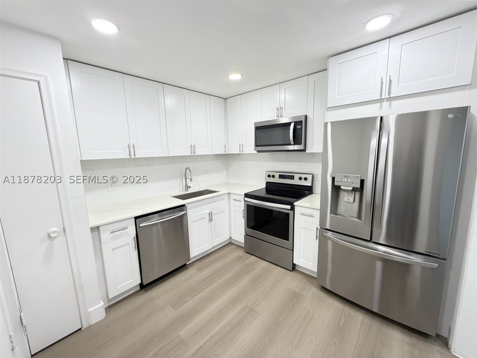 22605 SW 66th Ave – photo 2