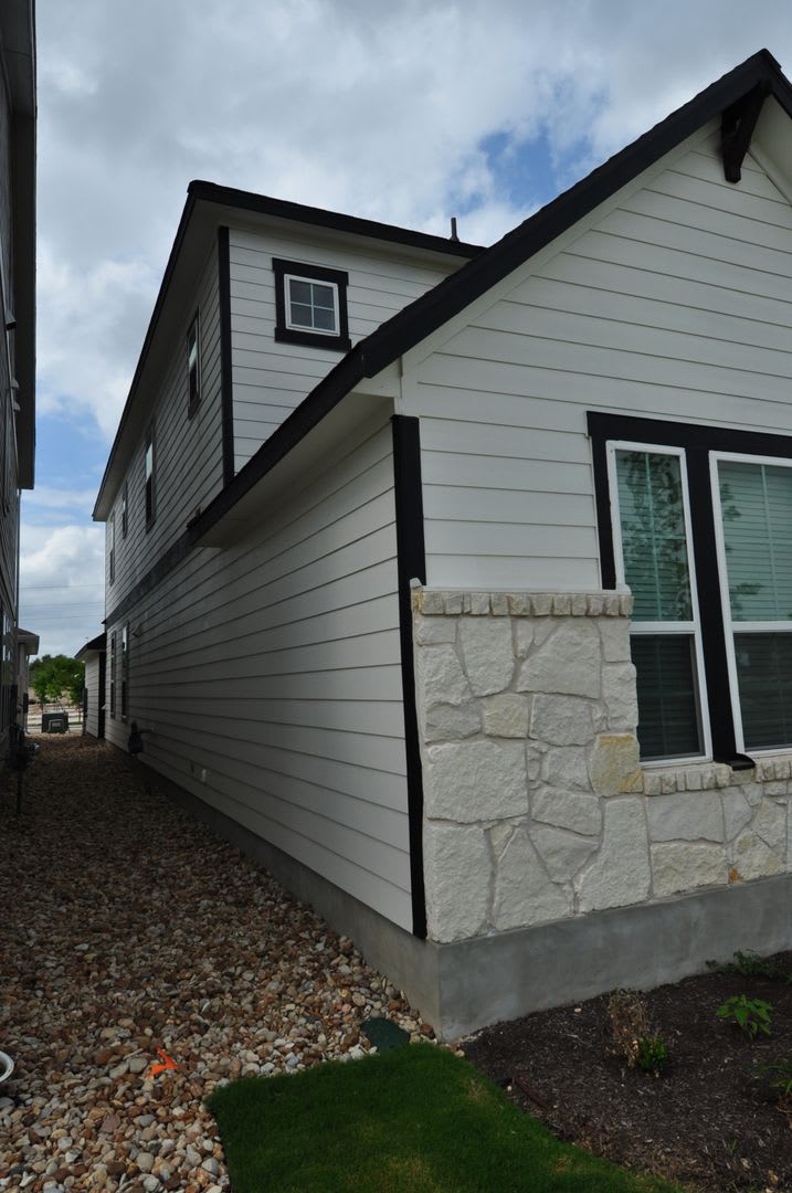 Enjoy a lock and leave lifestyle in this brand new cottage style home at The Retreat at Hero Way – photo 3