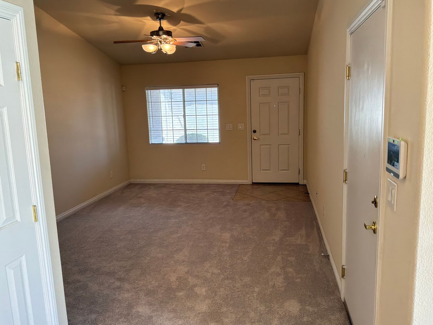 Single story Townhouse 2 bedrooms 2 bathrooms 2 car attached garage located in a gated subdivision – photo 3