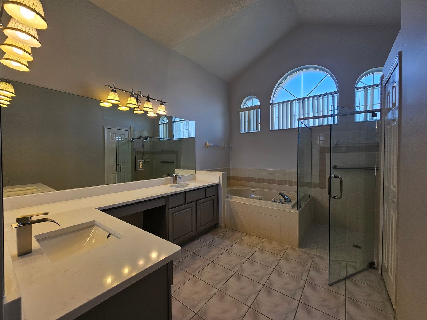 Renovated and Spacious 4-bedroom, 2-bathroom Home in the Heart of Orlando! – photo 5