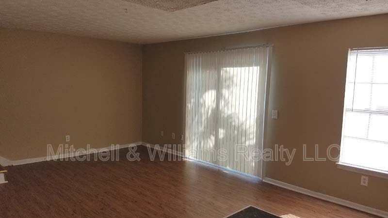 1135 Caliente Dr 2 – photo 4
