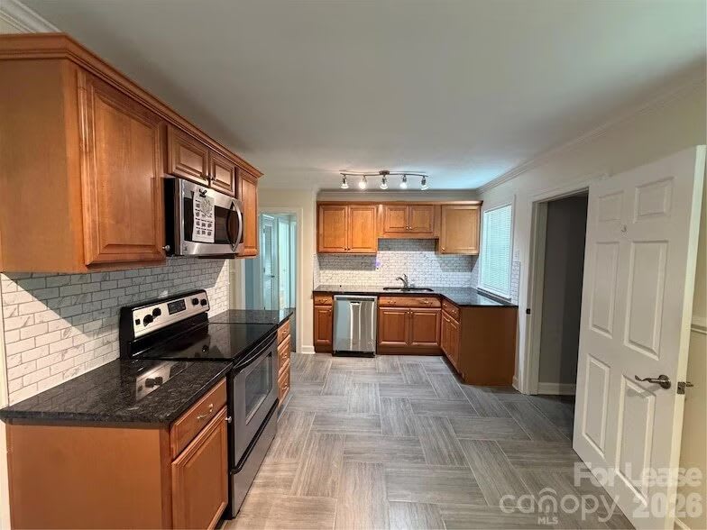 637 Hartness Road – photo 2