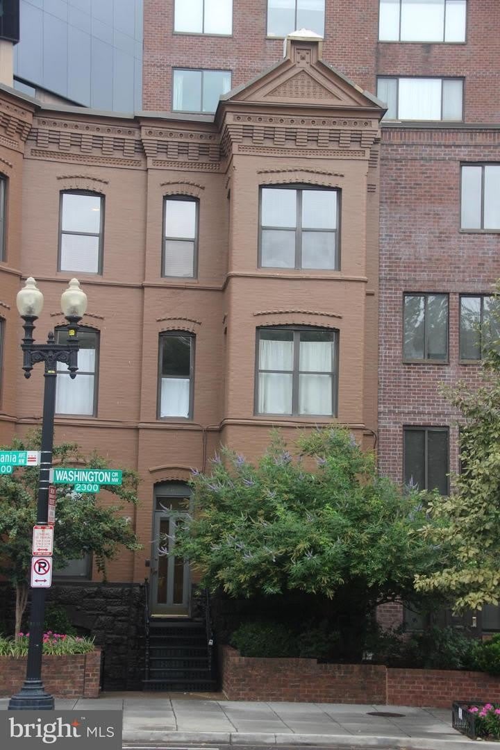 2307 Pennsylvania Ave Nw 104 – photo 2