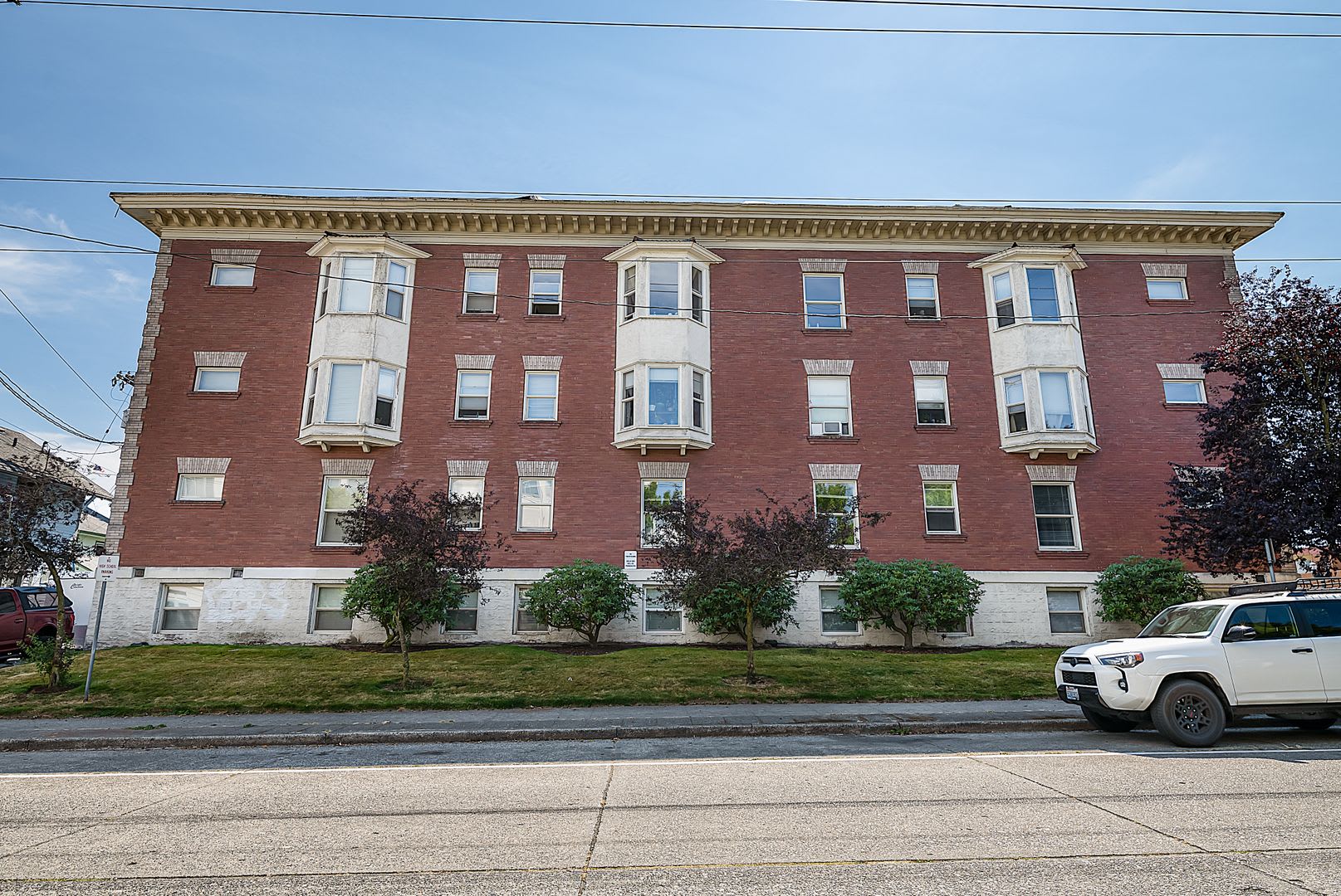 Heritage Manor Apartments! Beautiful Historic Oversized 1 Bed 1 Bath! – photo 3