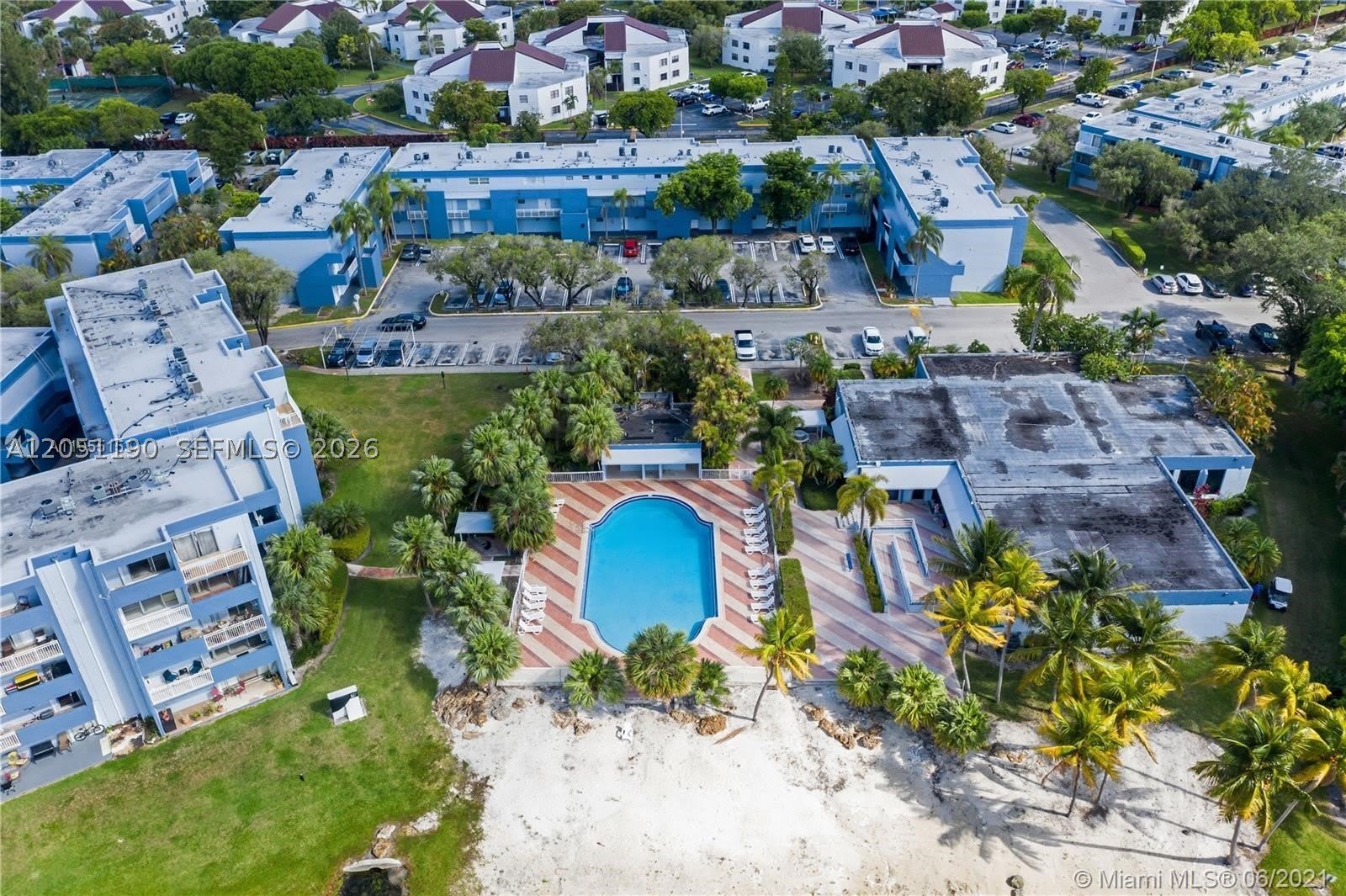 9373 Fontainebleau Blvd – photo 2