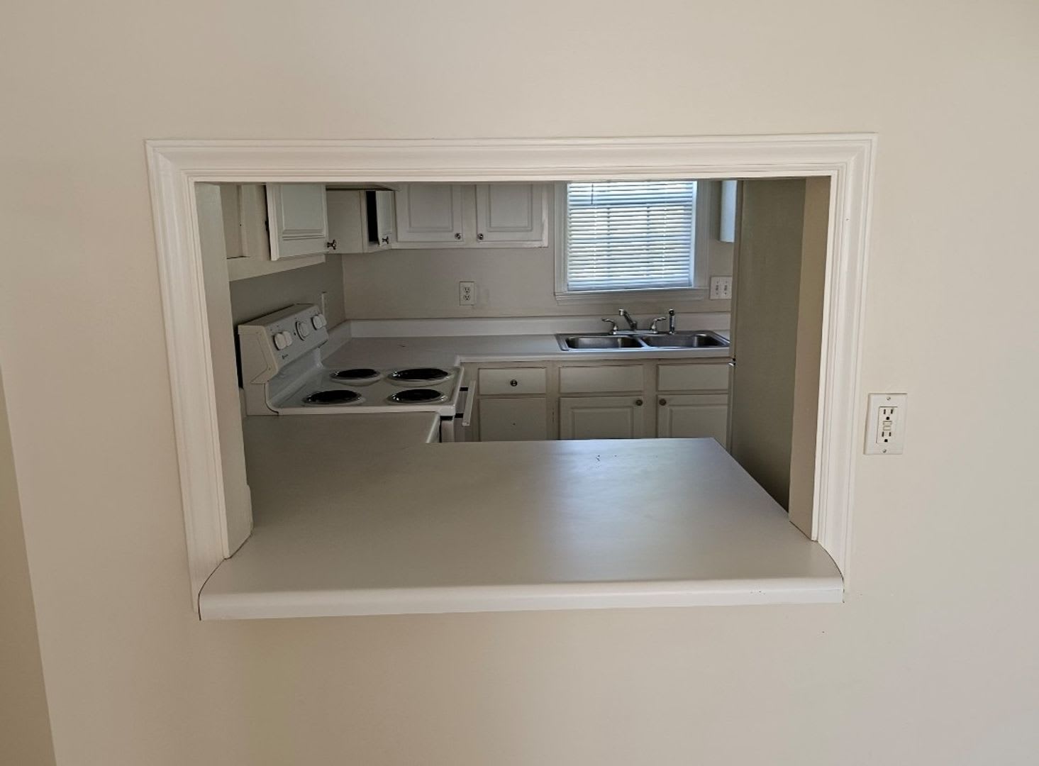 Coming soon! 2 Beds 1 Bath! – photo 2
