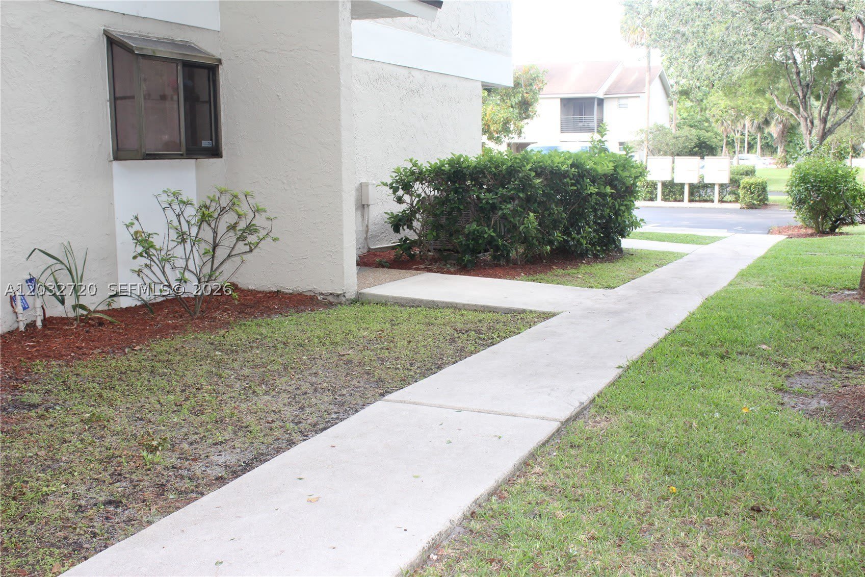 110 Gardens Dr – photo 2