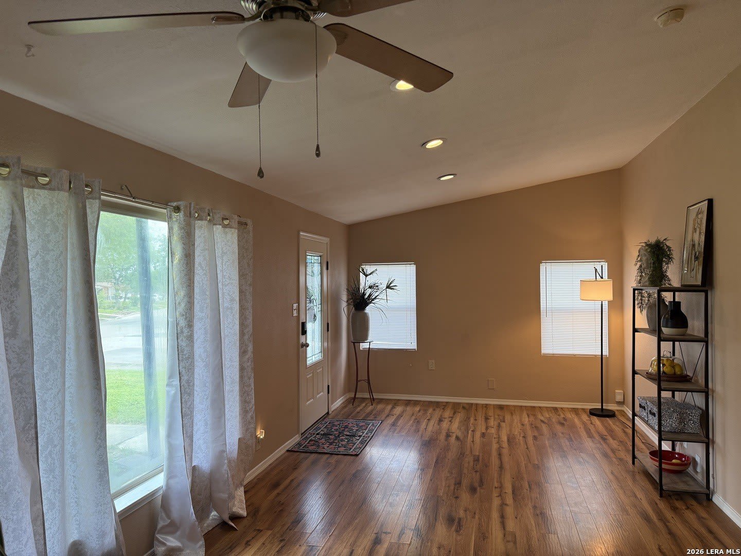 438 Sumner Dr. – photo 2