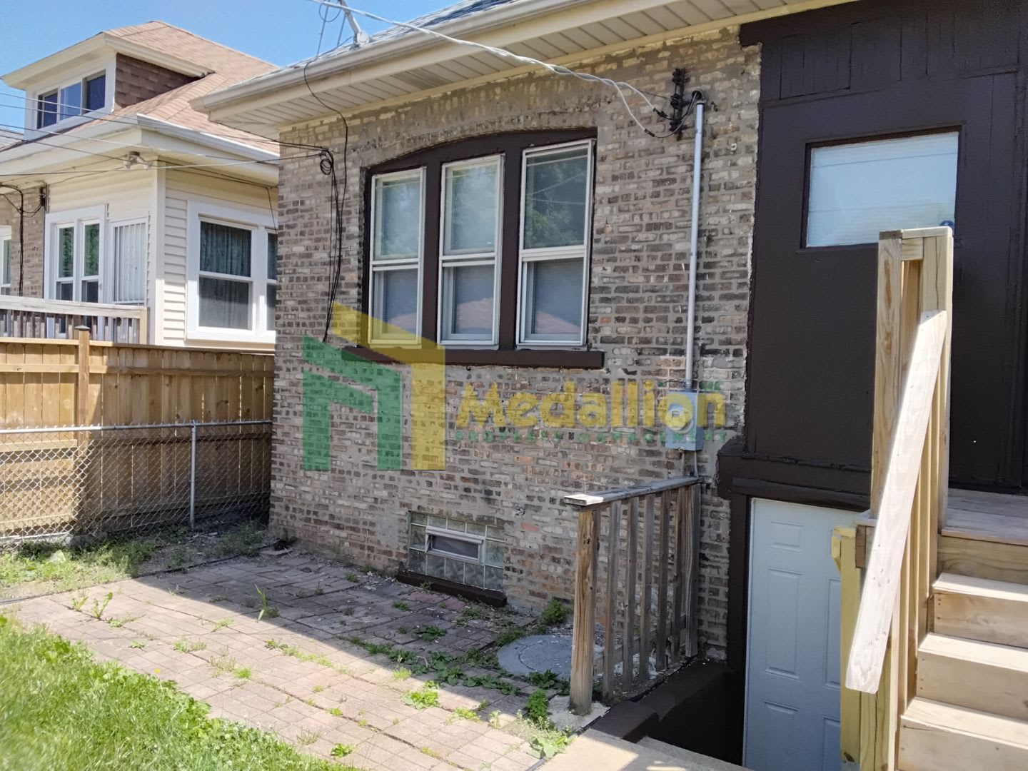 Spacious 5 Bedroom Brick Bungalow With Updated Interior – photo 4