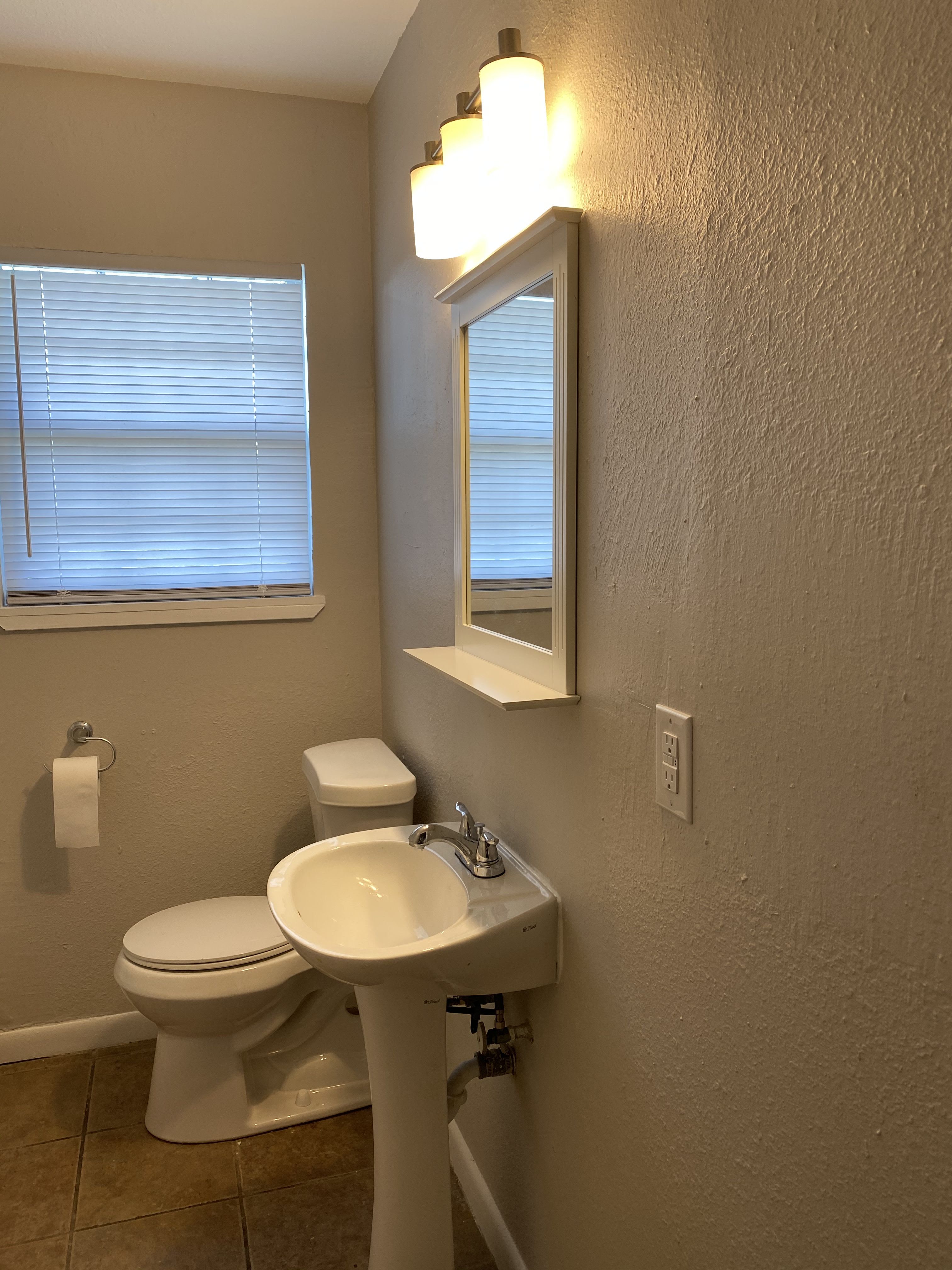 826 Hancock Ave – photo 2