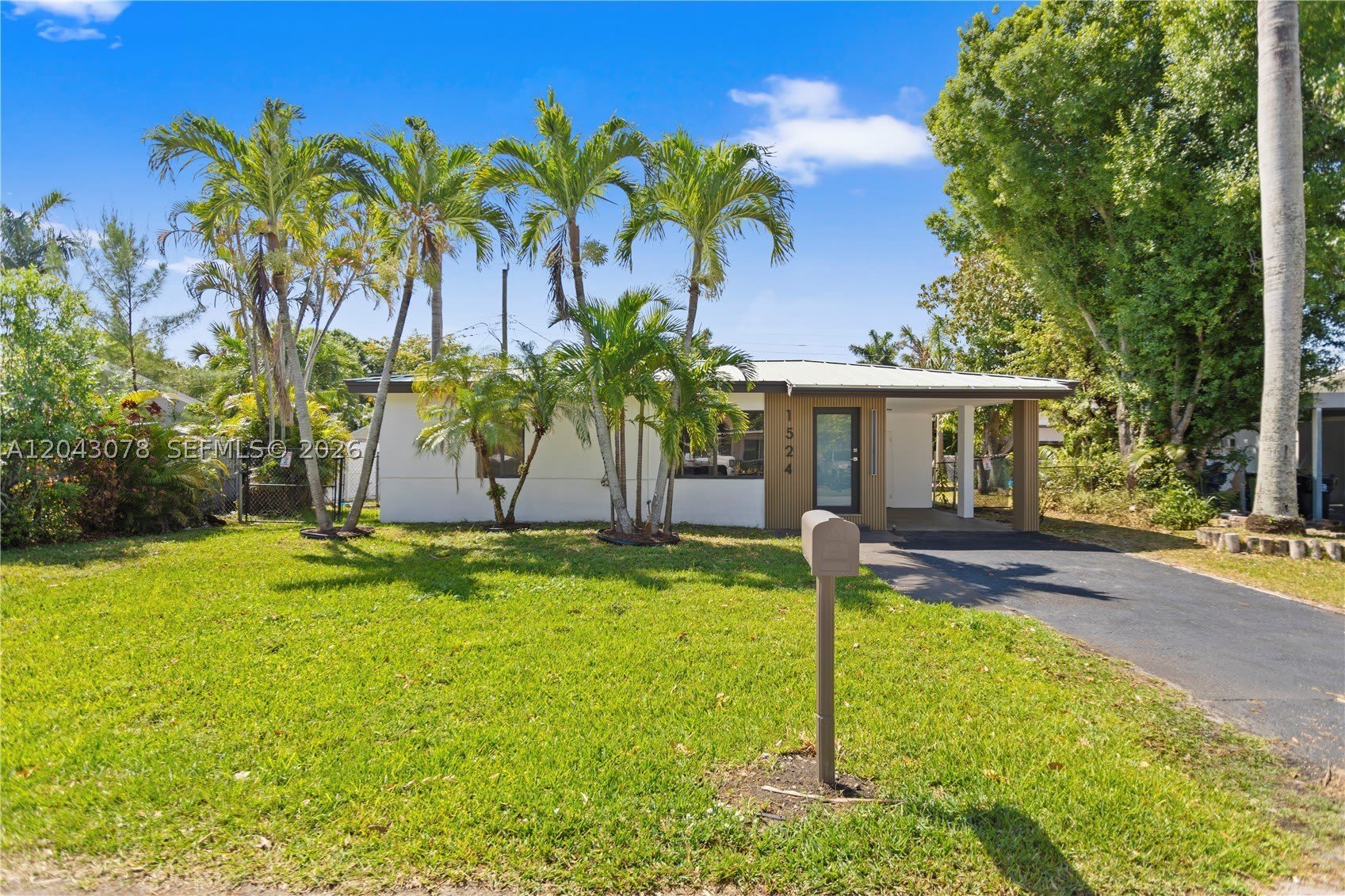 1524 SW 32 CT – photo 4