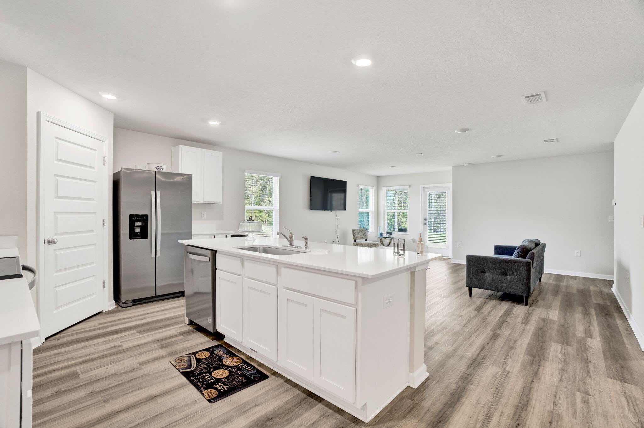 535 Mary Lou Way – photo 4