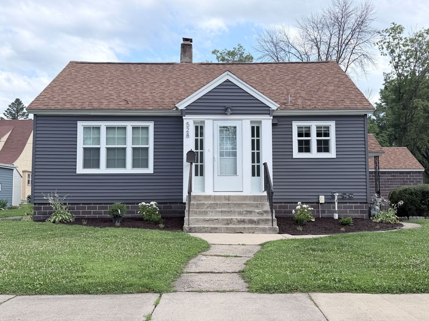 Newly Renovated 2 Bedroom House 1 Bath House In Faribault – photo 1