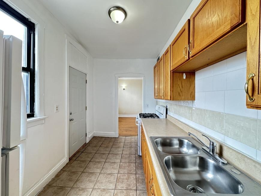 1668 Pratt – photo 5