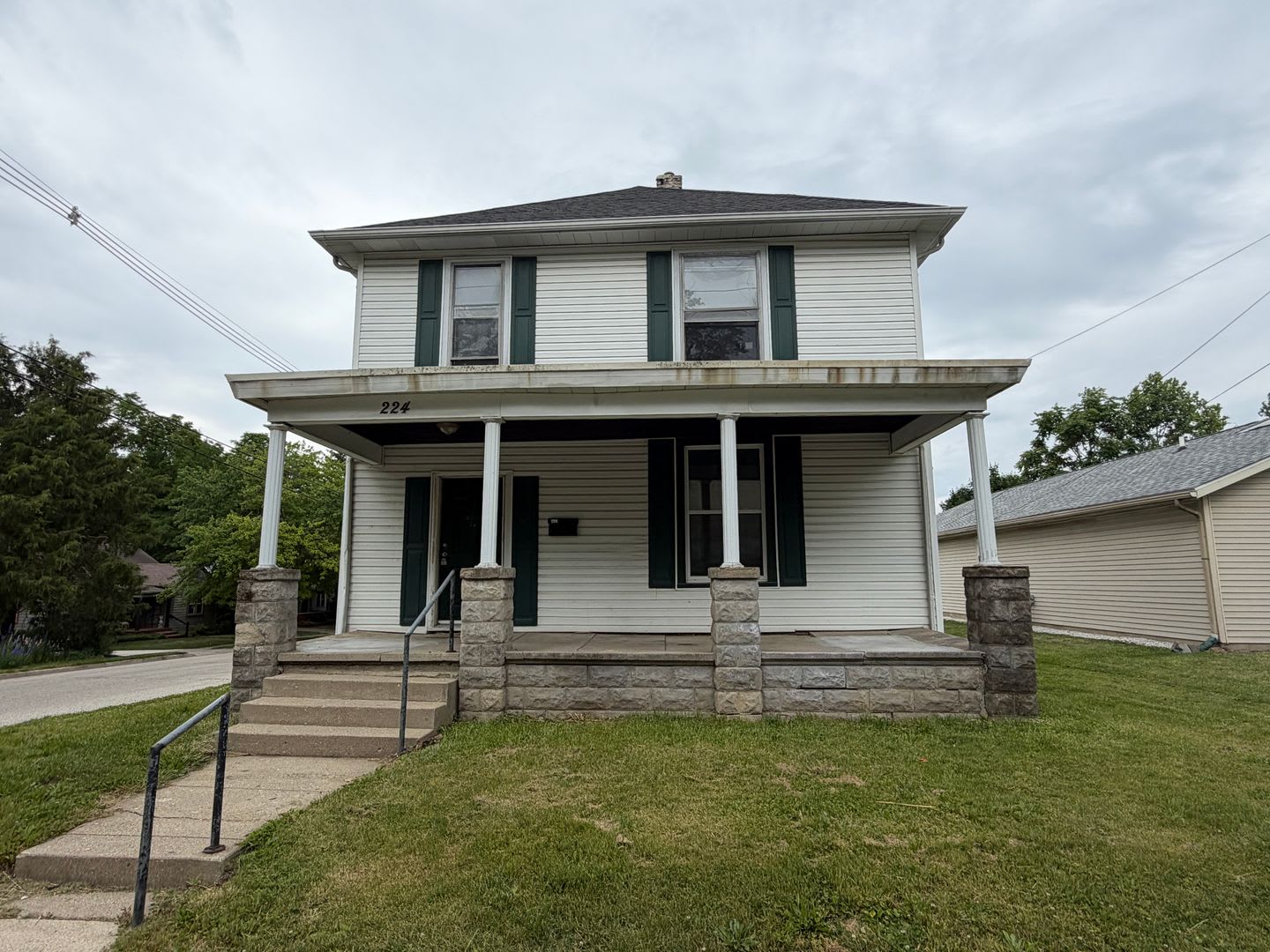2 Story House 5 Bed 2Bath With Lots Of Room Washer Dryer Hookups Pet Friendly Large Yard – photo 1