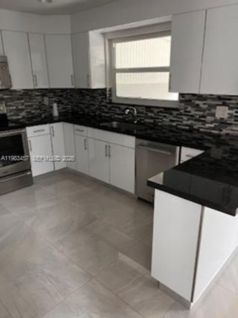 11712 SW 13th Street, Miami, FL 33184 – photo 3