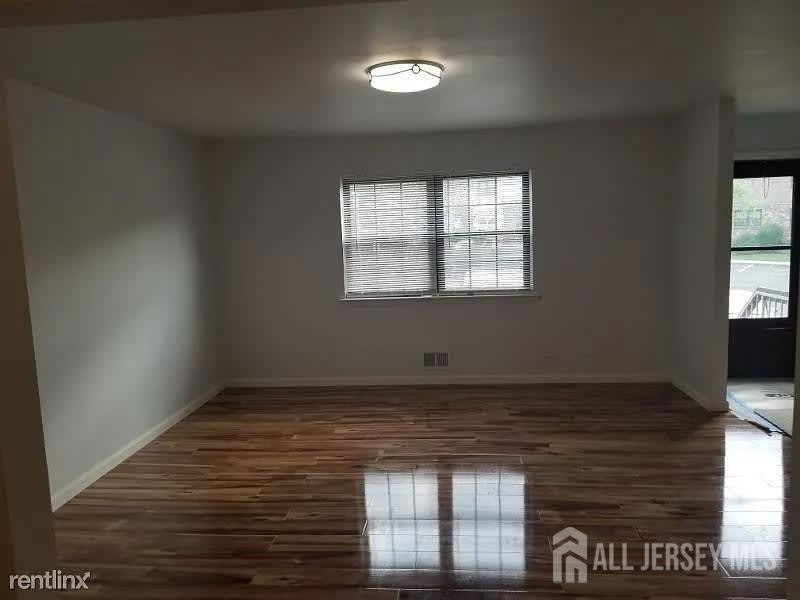 804 Maple Hill Drive – photo 1